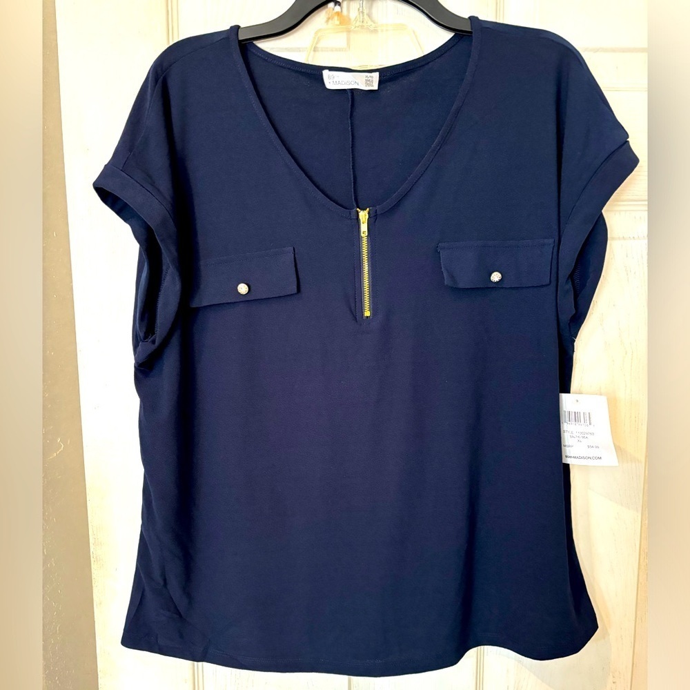 89th & Madison NWT Soft Knit Navy Top With Cuffed Short Sleeves